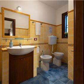 3 bedroom villa with pool and tennis court in Sicily, sleeps 6-8